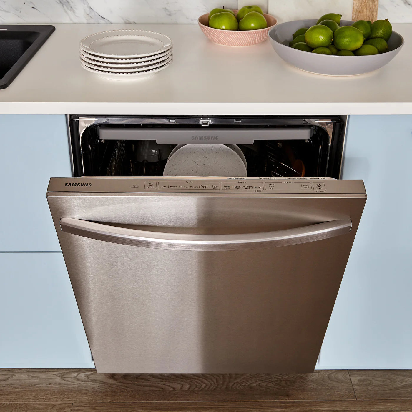 Samsung Dishwashers 24" Stainless steel DW80R5061US